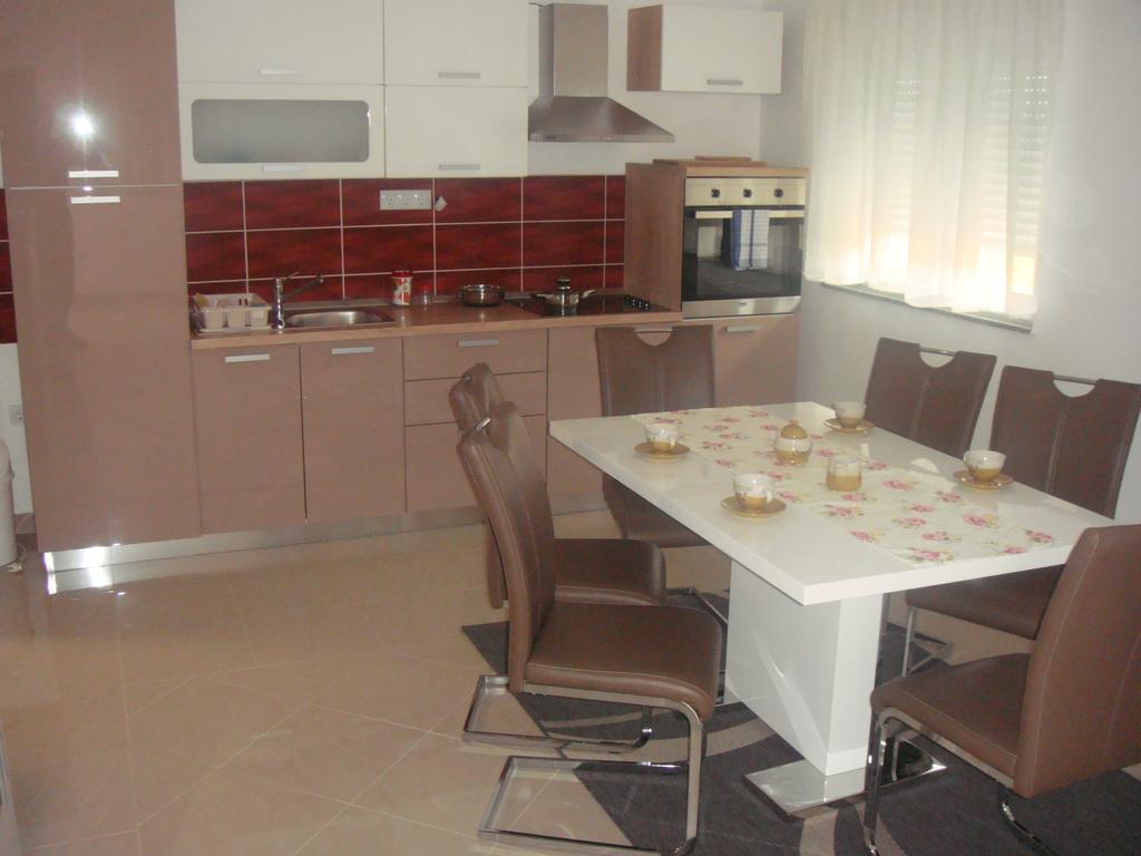 פריבלאקה Apartments Vladimir מראה חיצוני תמונה