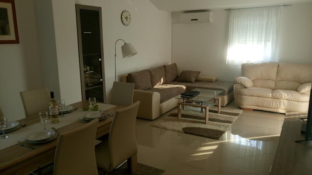 פריבלאקה Apartments Vladimir מראה חיצוני תמונה