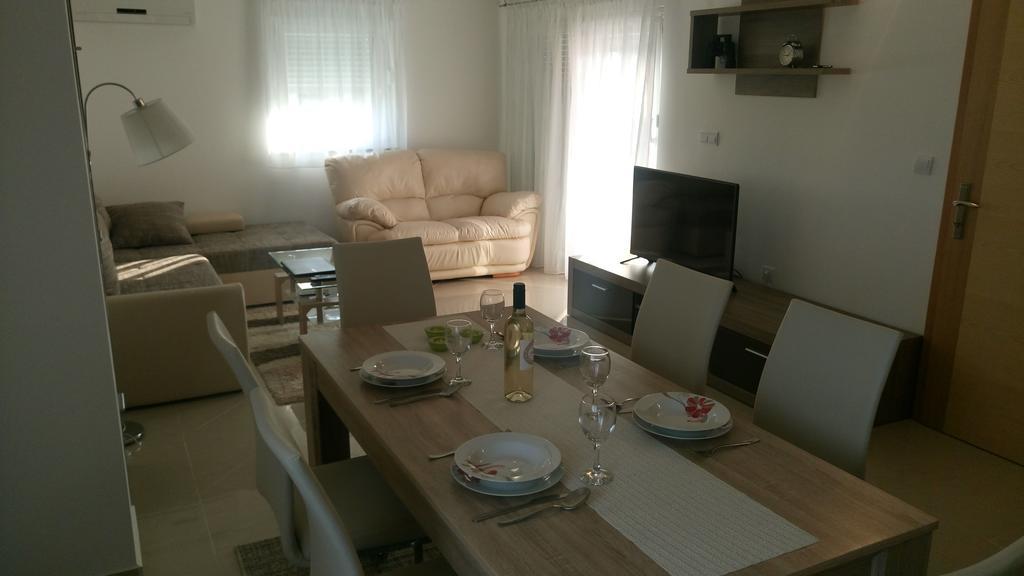 פריבלאקה Apartments Vladimir מראה חיצוני תמונה