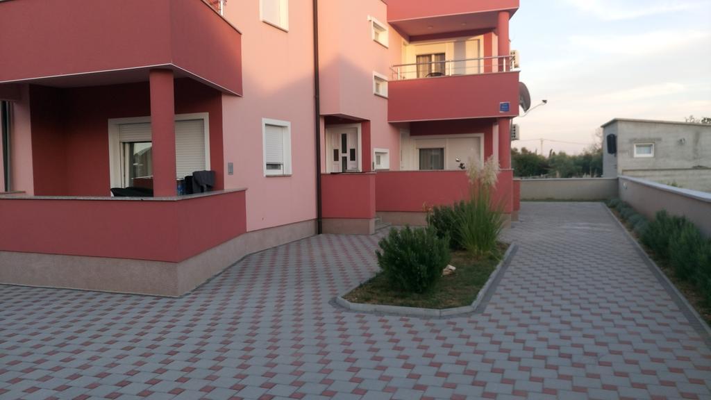 פריבלאקה Apartments Vladimir מראה חיצוני תמונה