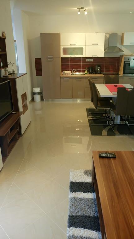 פריבלאקה Apartments Vladimir מראה חיצוני תמונה